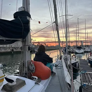 Cozy Marina Sleepaboard - Sail Away , Lisbon Portugal